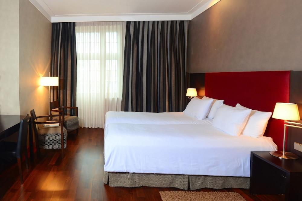 Hotel Nh Poznan Bagian luar foto