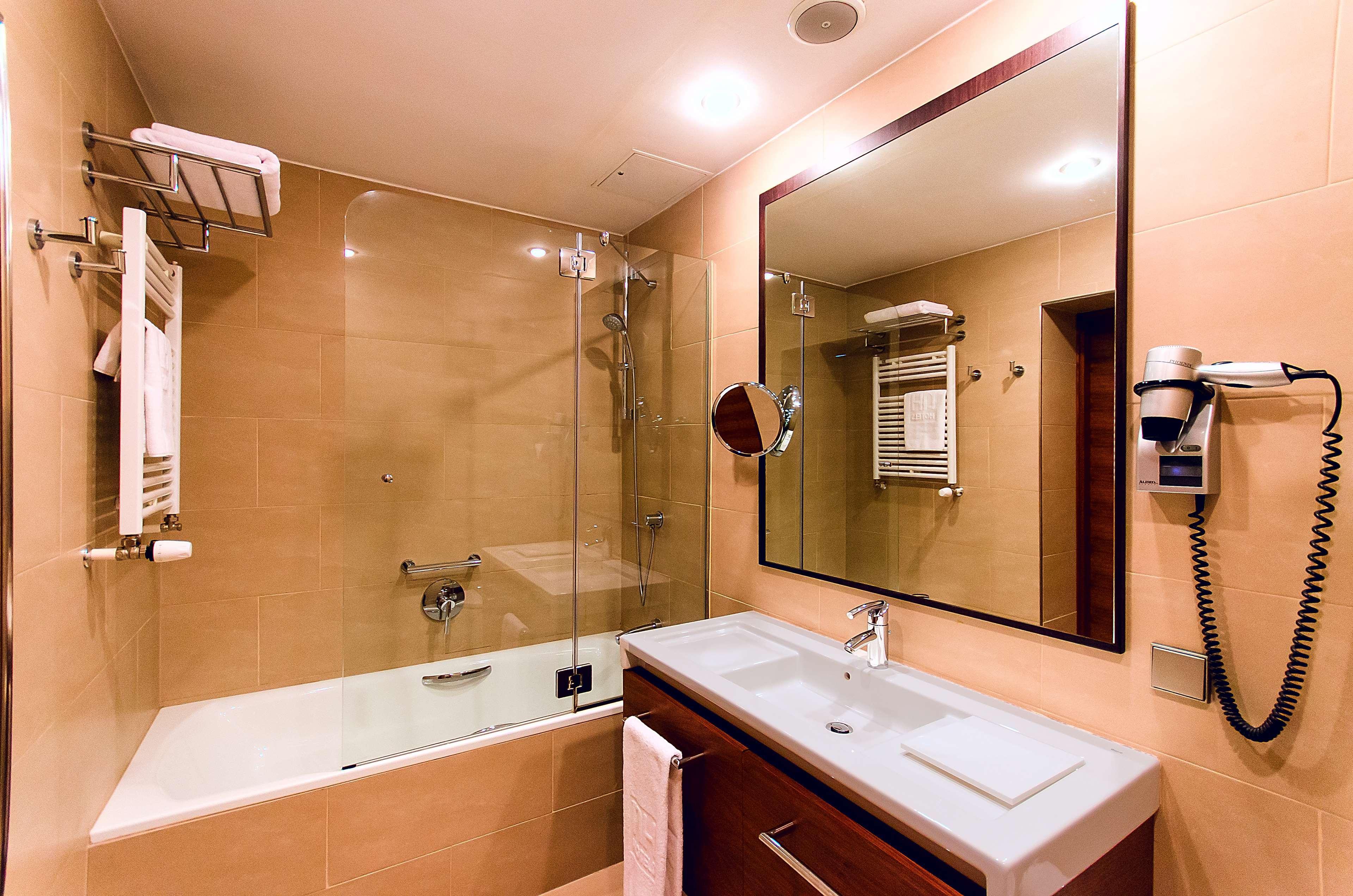 Hotel Nh Poznan Bagian luar foto