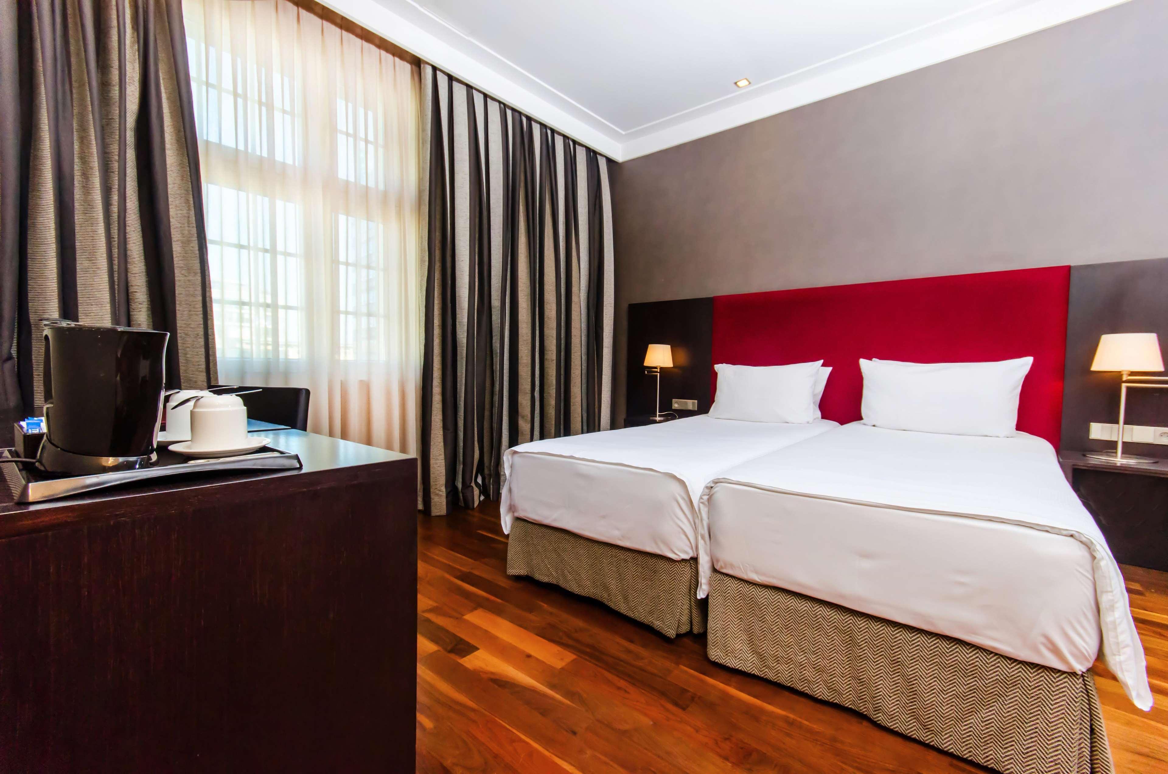 Hotel Nh Poznan Bagian luar foto
