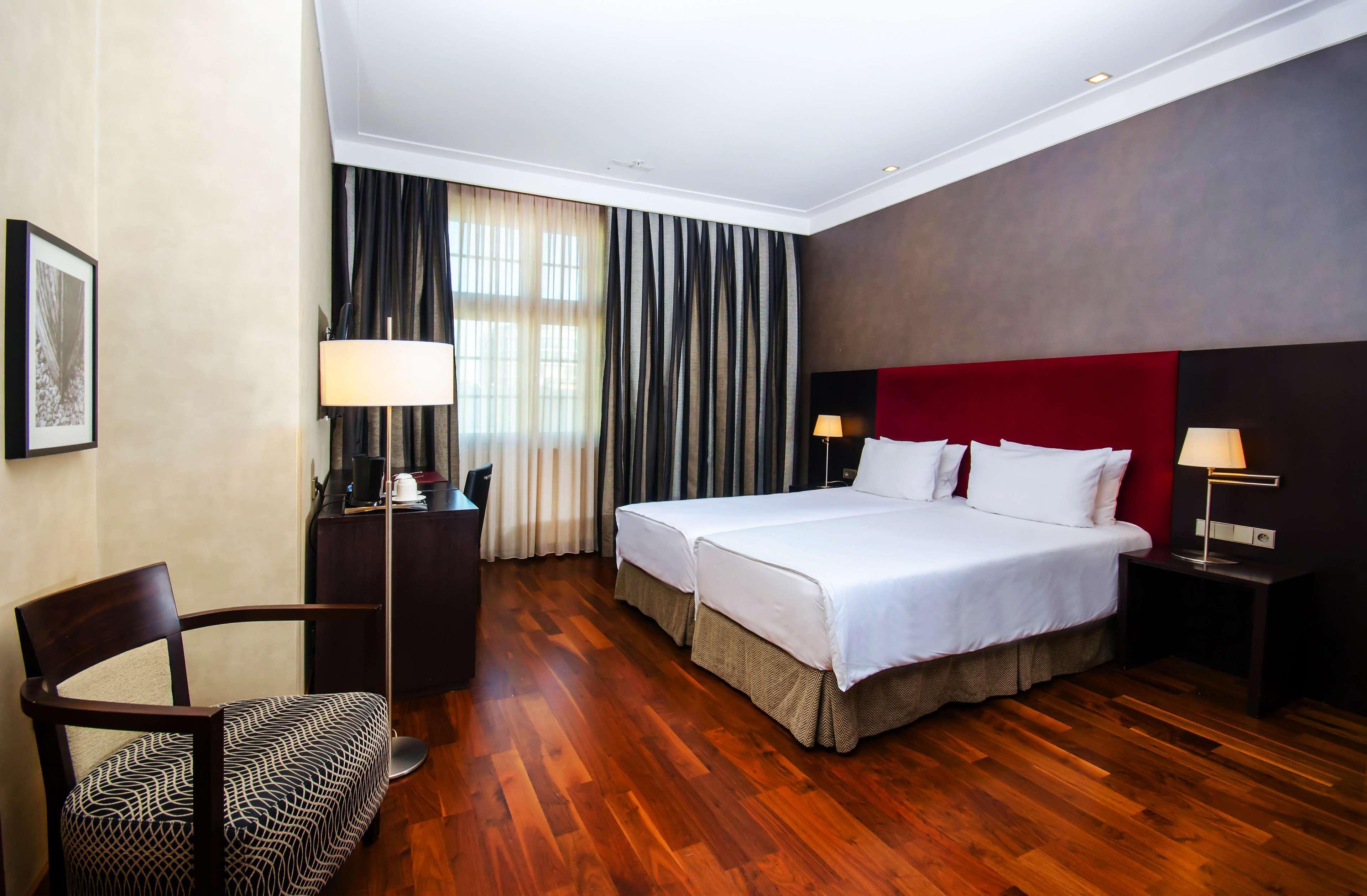 Hotel Nh Poznan Bagian luar foto