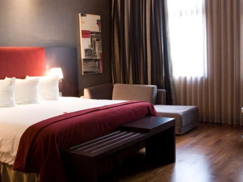 Hotel Nh Poznan Bagian luar foto