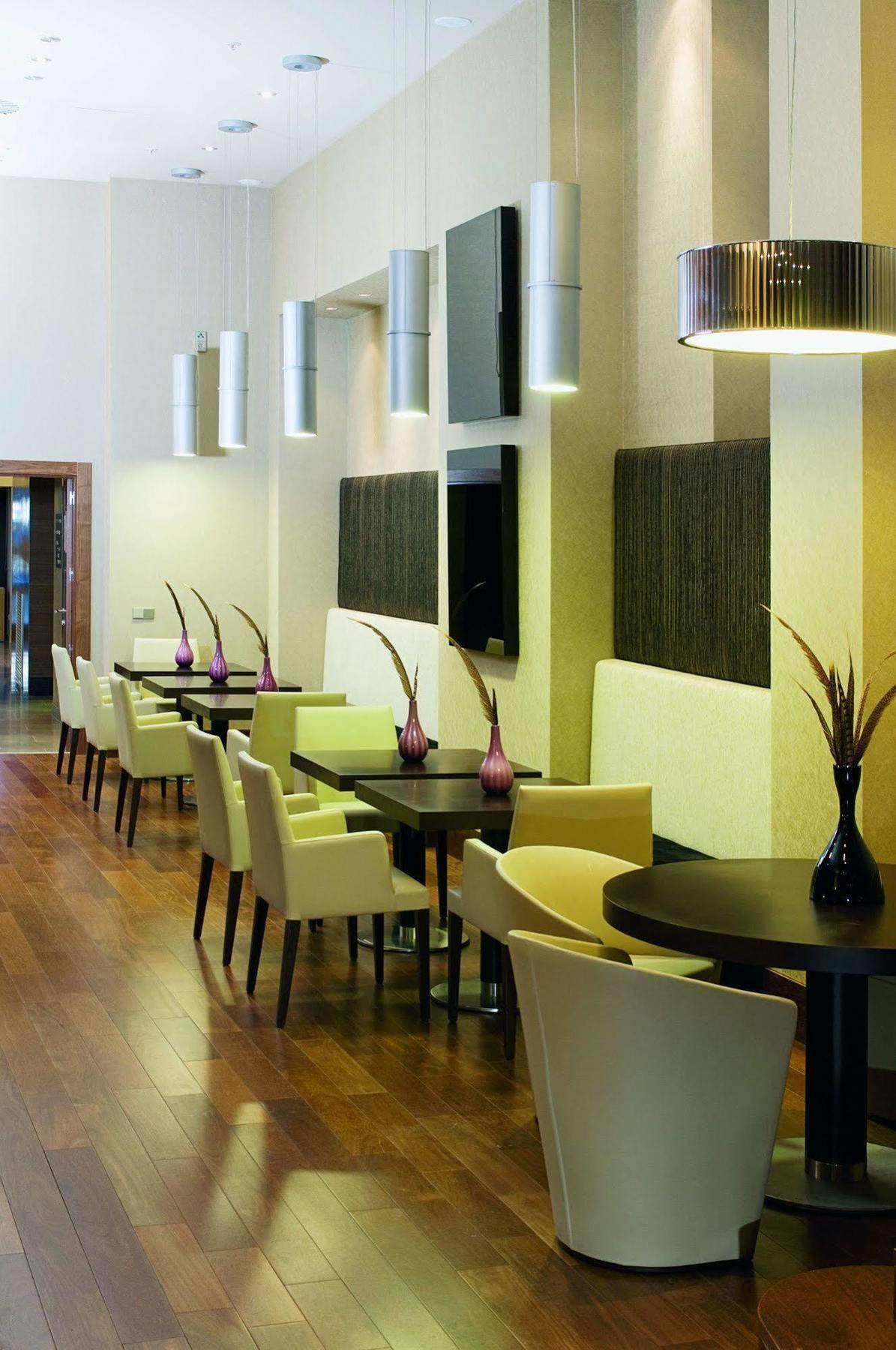 Hotel Nh Poznan Bagian luar foto