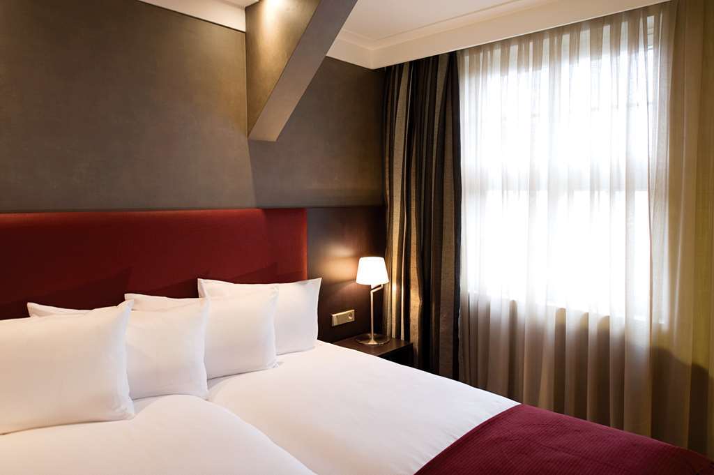 Hotel Nh Poznan Bagian luar foto
