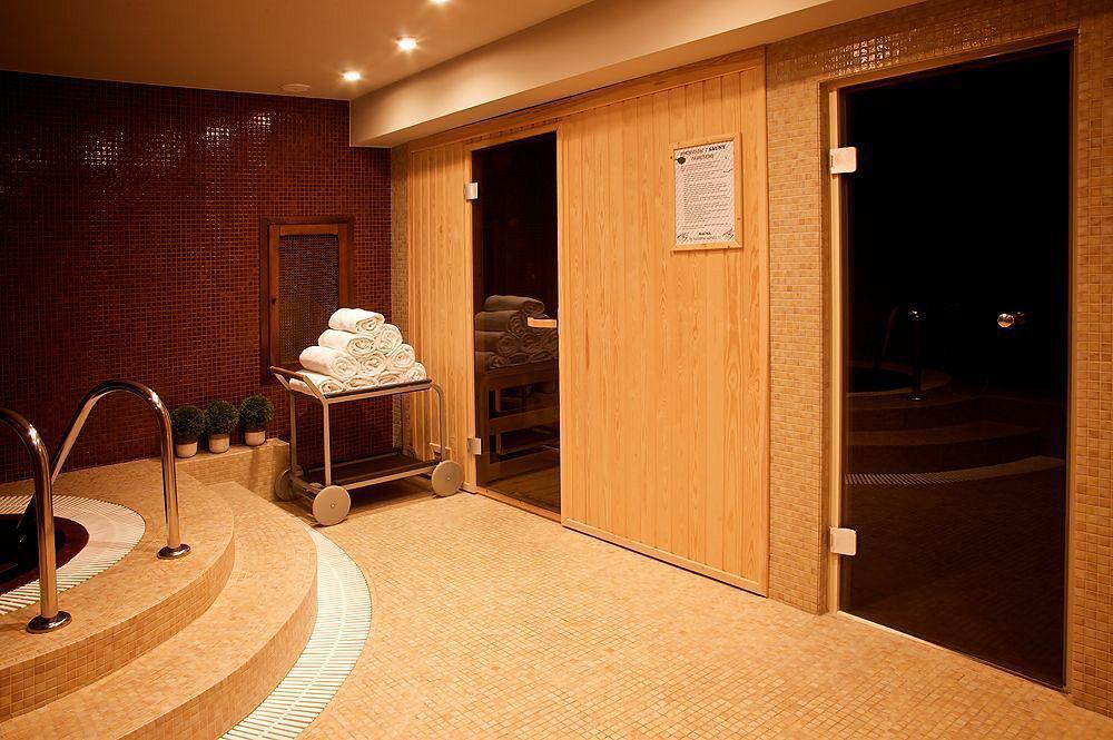 Hotel Nh Poznan Bagian luar foto